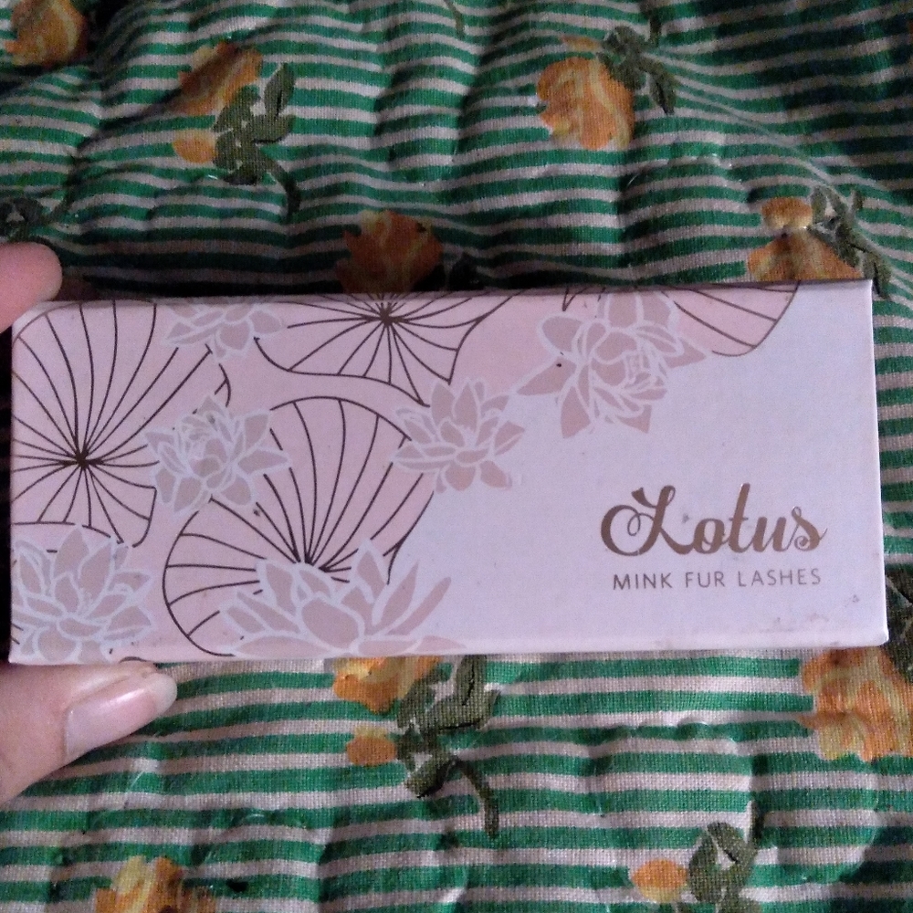 Lotus Lashes #410